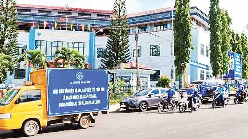 Báo Nhân Dân trao tặng 5 nhà đại đoàn kết tại tỉnh Đắk Lắk ảnh 1