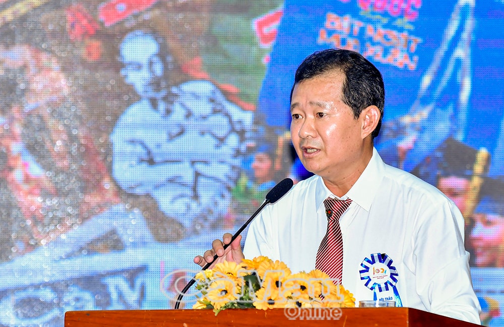 06/- Nhà báo Ngô Minh Toàn phát biểu đề dẫn Hội thảo, nêu bật vai trò và vị trí của báo chí trong sự nghiệp đấu tranh cách mạng của địa phương và đất nước.
