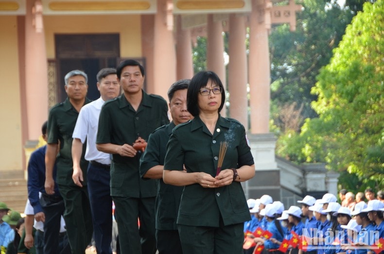 Thiêng liêng Lễ truy điệu các liệt sĩ tình nguyện Việt Nam ảnh 2
