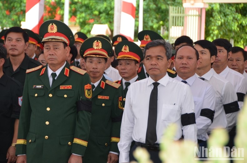 Thiêng liêng Lễ truy điệu các liệt sĩ tình nguyện Việt Nam ảnh 1
