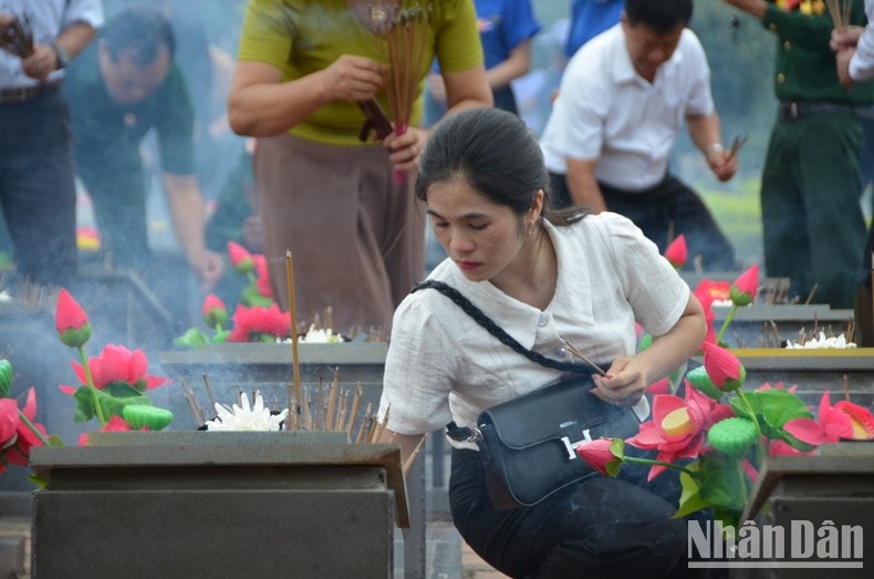 Thiêng liêng Lễ truy điệu các liệt sĩ tình nguyện Việt Nam ảnh 5
