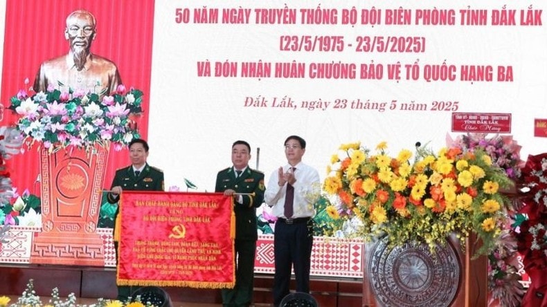 Bộ đội Biên phòng tỉnh Đắk Lắk đón nhận Huân chương Bảo vệ Tổ quốc hạng Ba ảnh 2