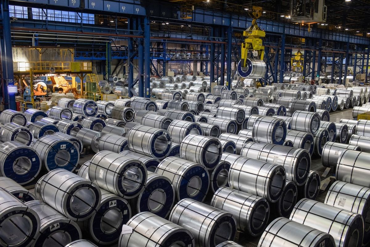 Giá thép hôm nay 235 giảm nhẹ