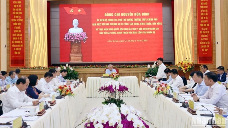 Quang cảnh buổi làm việc của Ủy viên Bộ Chính trị, Phó Thủ tướng Thường trực Chính phủ Nguyễn Hòa Bình với Ban Thường vụ 3 tỉnh Lâm Đồng, Bình Thuận và Đắk Nông ngày 21/5.