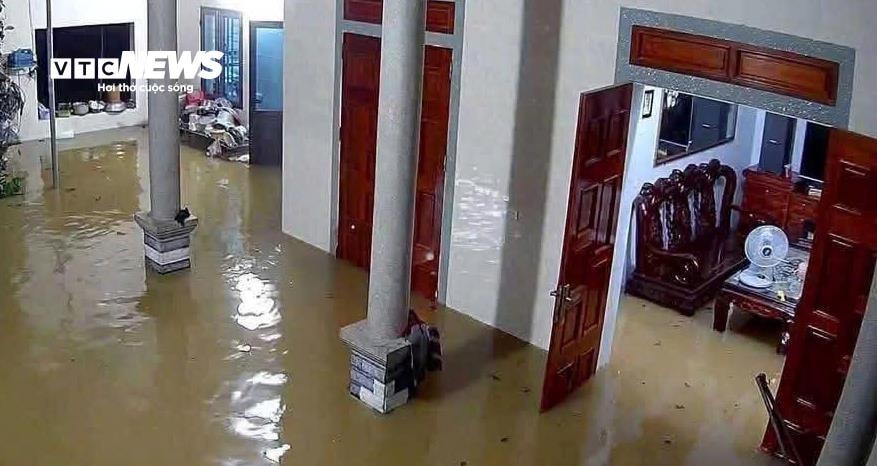 Ngập lụt xảy ra tại Hà Tĩnh, thiệt hại lớn về tài sản của người dân.
