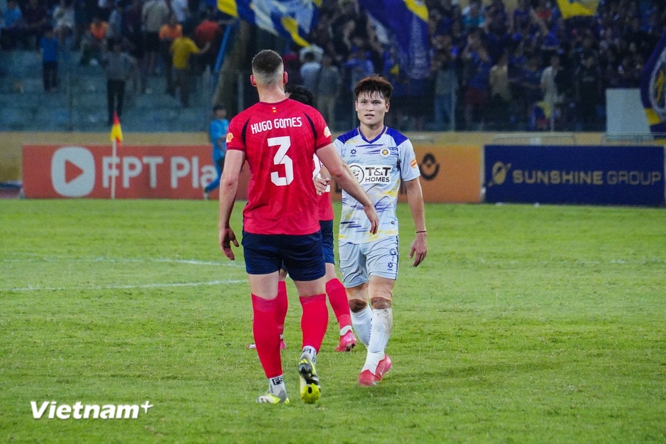 Chân sút mang áo số 9 góp công trong cả 2 bàn thắng giúp Hà Nội FC giành chiến thắng chung cuộc 2-0 trước 
