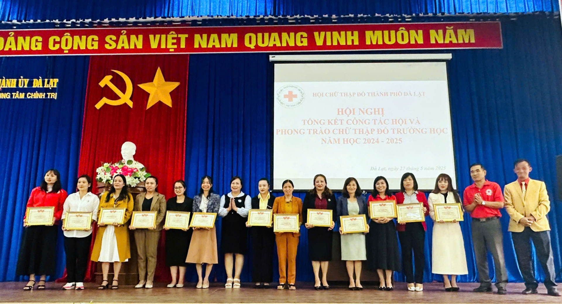 Hội Chữ thập đỏ TP Đà Lạt khen thưởng nhiều điển hình xuất sắc 