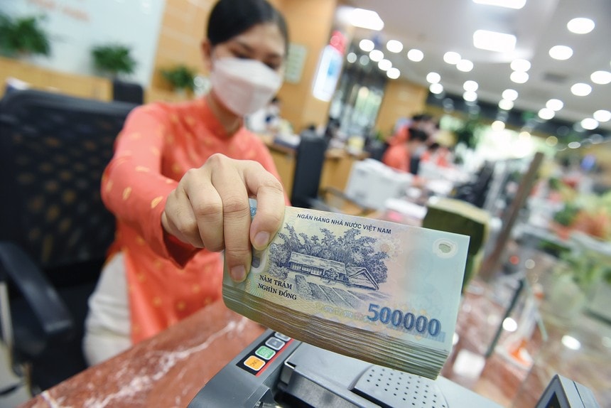 Tín dụng tăng mạnh đẩy lãi suất huy động leo thang