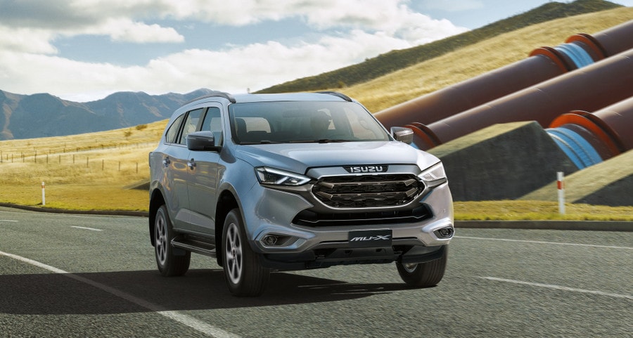 Isuzu mu-X sở hữu ngoại hình mạnh mẽ với lưới tản nhiệt cỡ lớn, cụm đèn LED sắc sảo và các đường nét dứt khoát, tạo nên vẻ ngoài hiện đại và cá tính. Ảnh: S.T ngoai-that-1.jpg