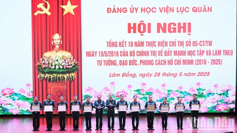 Học viện Lục quân tổng kết 10 năm thực hiện Chỉ thị số 05 ảnh 3