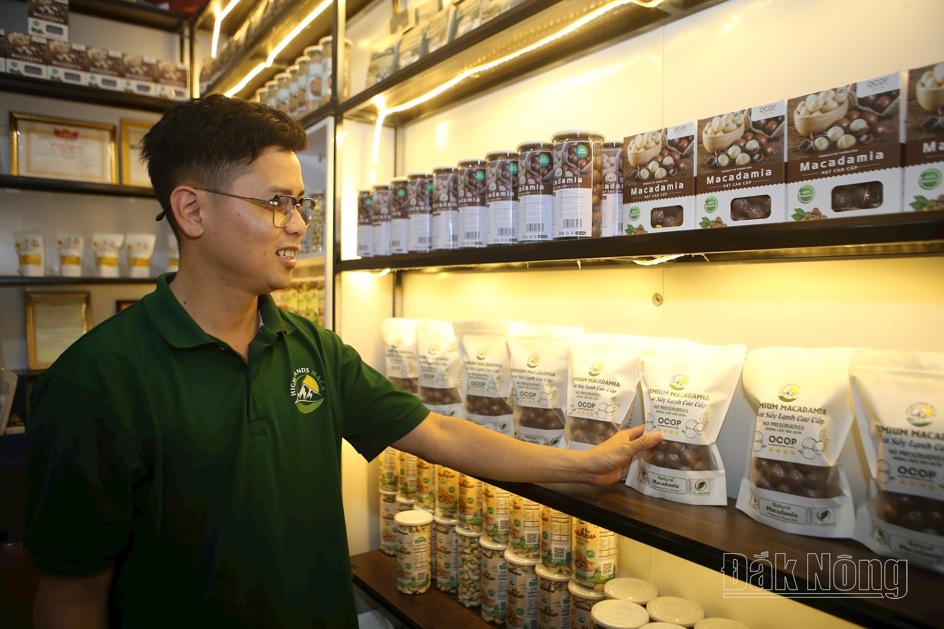 Công ty TNHH MTV Sản xuất, thương mại và dịch vụ Vương Anh đang cung ứng 1,5 tấn sản phẩm các loại cho thị trường