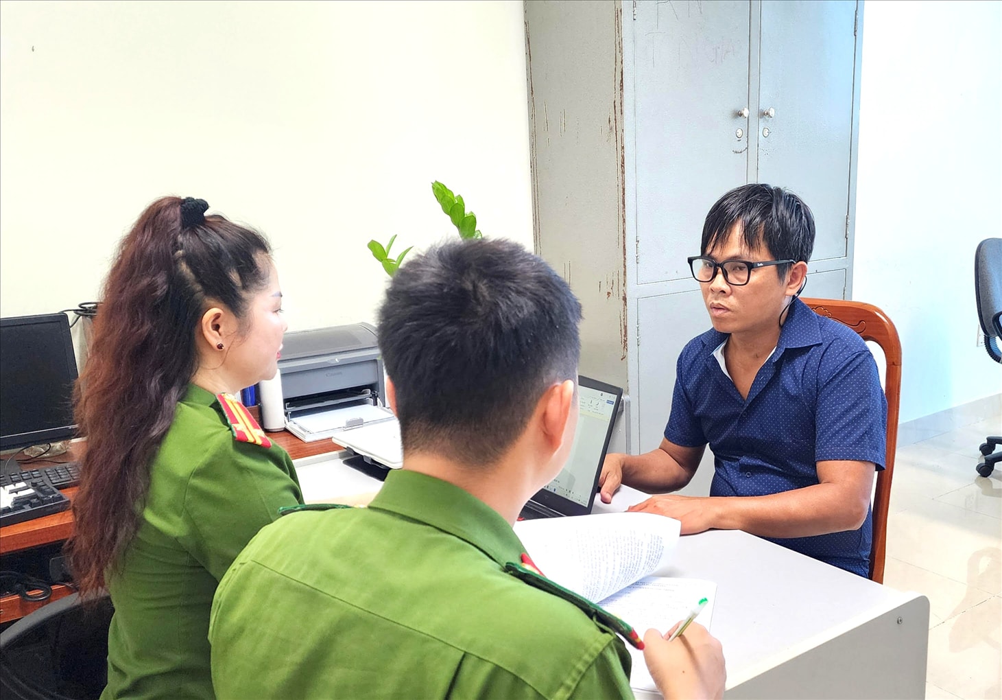 Đối tượng Hoàng Kim Luận tại cơ quan Công an.