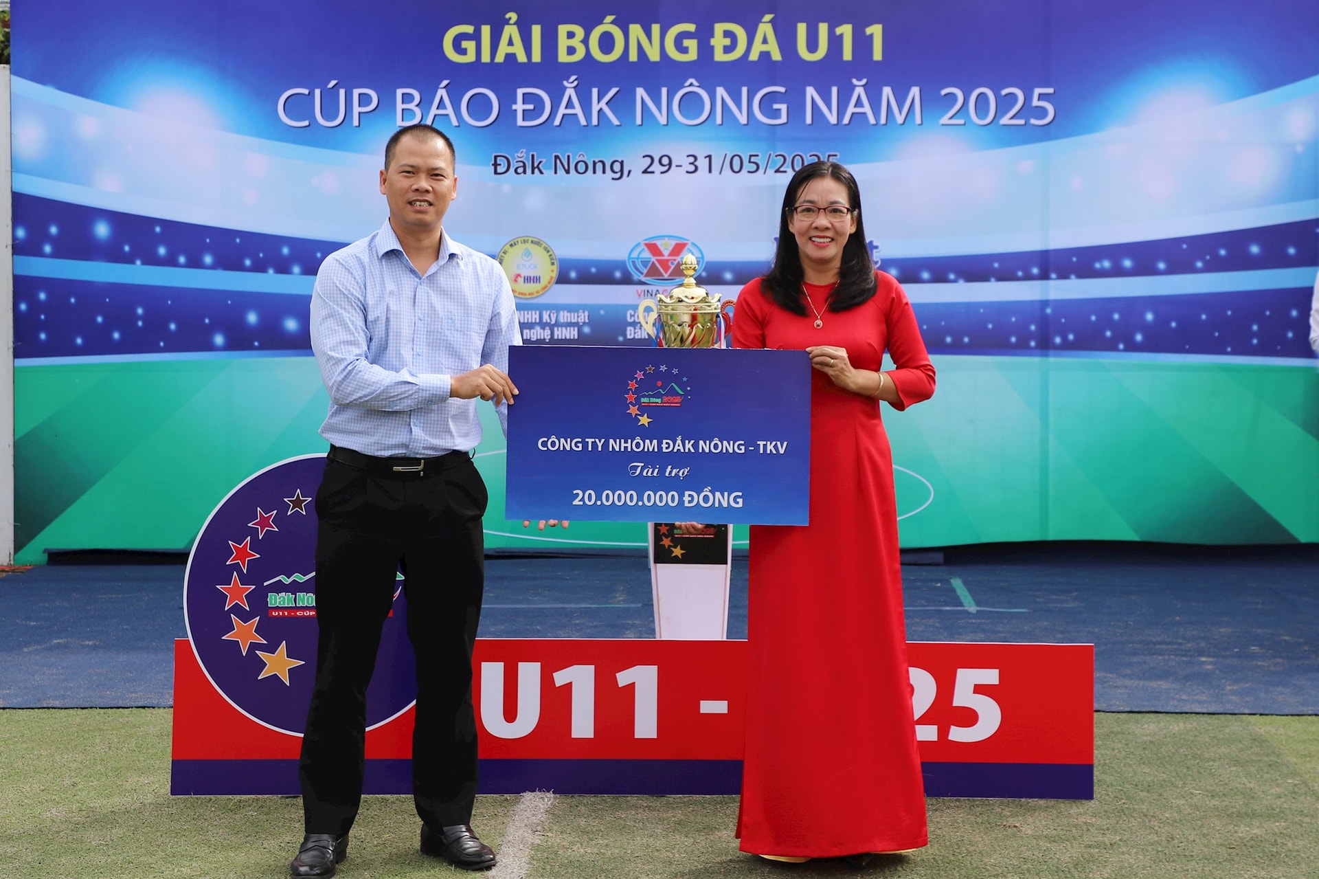 Công ty Nhôm Đắk Nông-TKV tài trợ giải đấu 20 triệu đồng