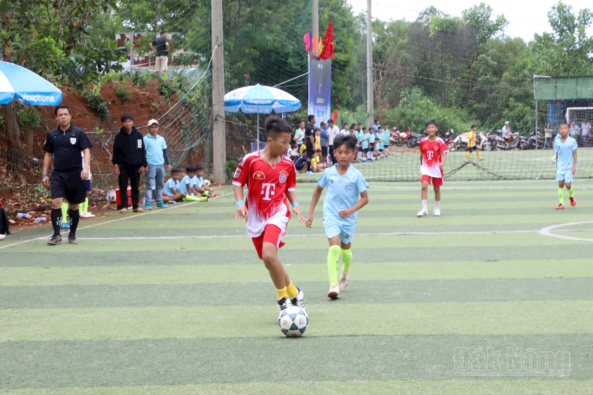U11 huyện Cư Jút kiểm soát trận đấu tốt hơn đối thủ