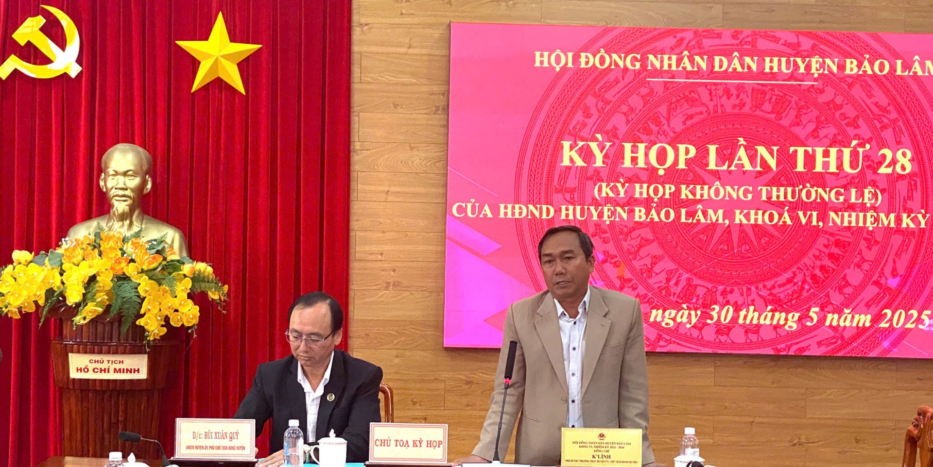 Các đồng chí chủ trì kỳ họp
