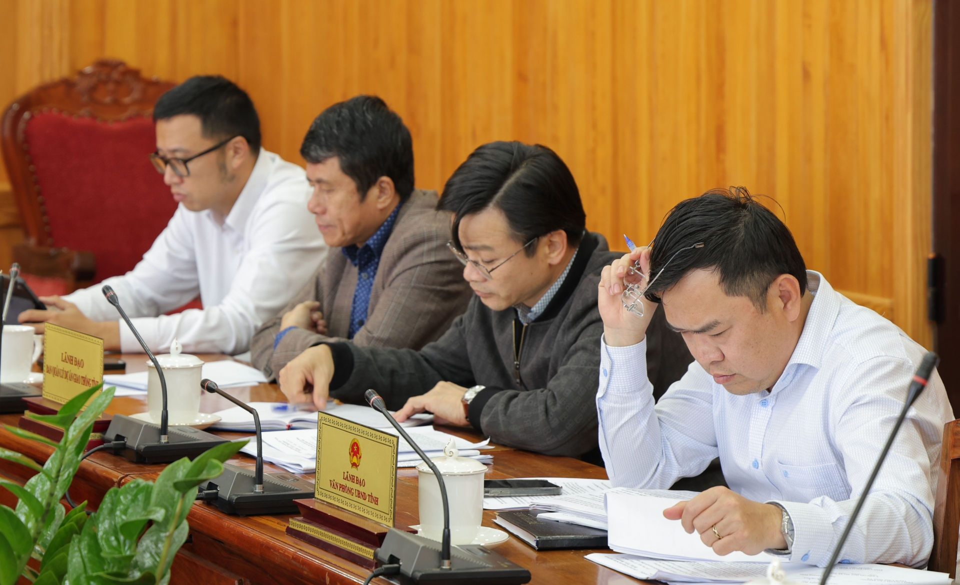 Các sở, ngành dự buổi làm việc tại đầu cầu UBND tỉnh