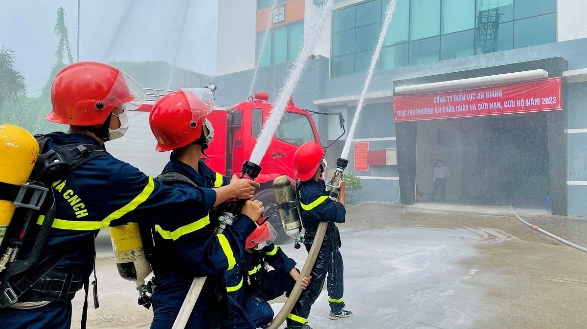 Cách tính chế độ bồi dưỡng PCCC cứu nạn cứu hộ của cán bộ chiến sĩ từ 01/7/2025