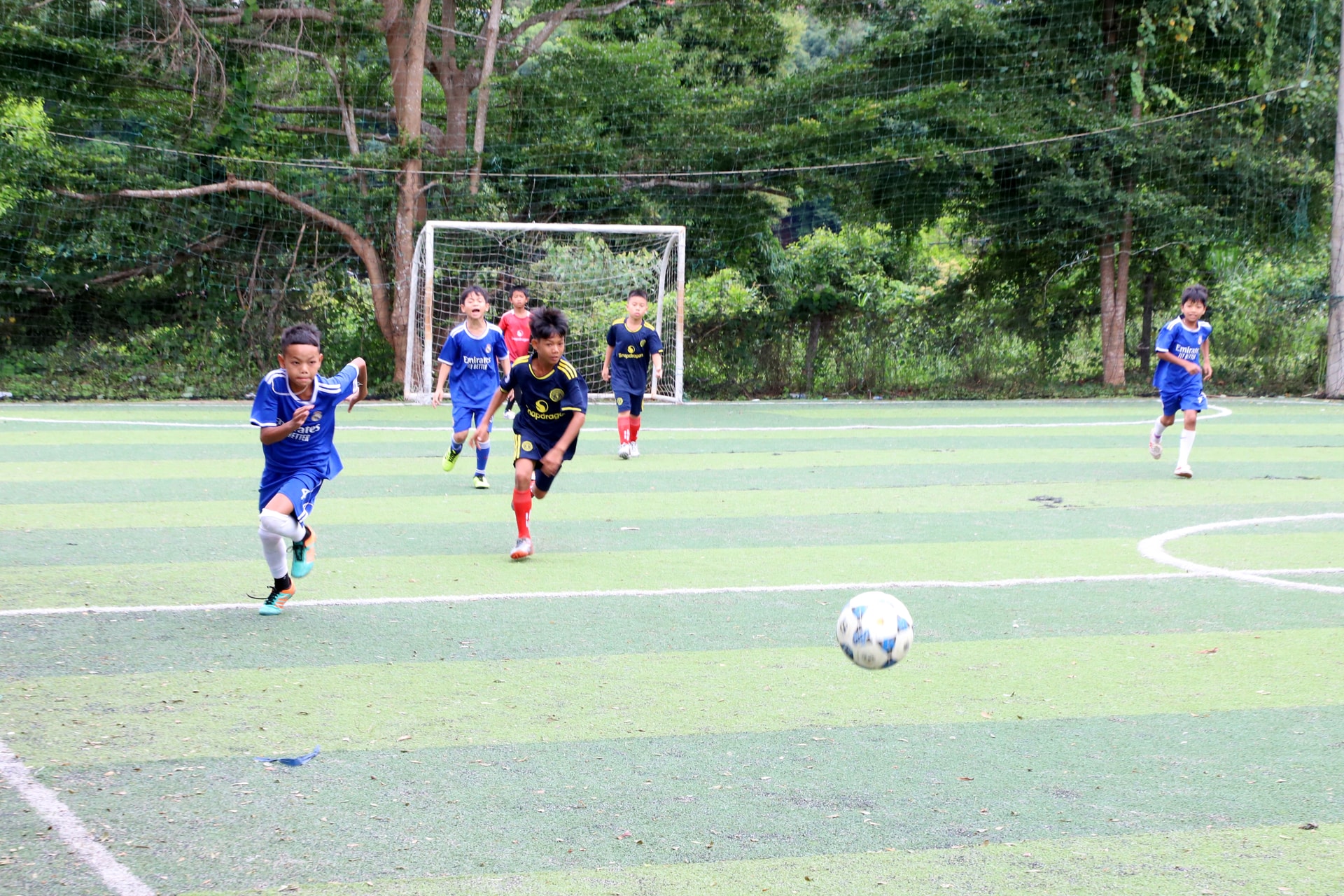 U11 Tuy Đức bứt tốc, ghi bàn thắng mở đầu của trận đấu ở nửa đầu hiệp 1