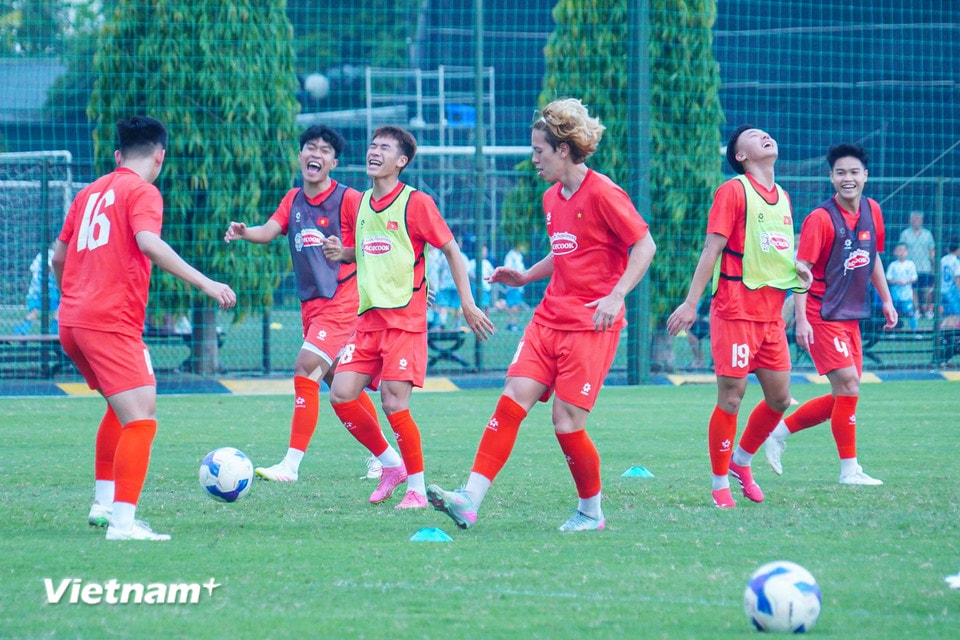 Tiếng cười rộn rã cũng ngập tràn sân tập của Đội tuyển U22 Việt Nam, Đội tuyển cũng hội quân trong dịp FIFA Days tháng 6/2025 này. (Ảnh: Việt Anh/Vietnam+)