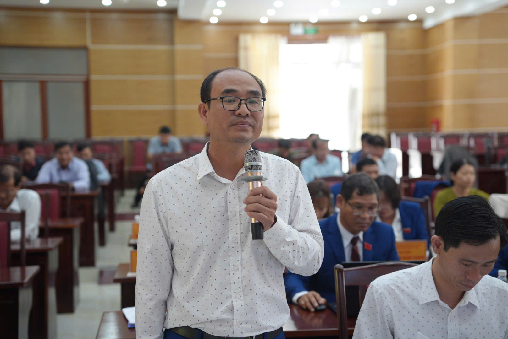 Đại biểu HĐND Huyện Di Linh đóng góp ý kiến tại kỳ họp