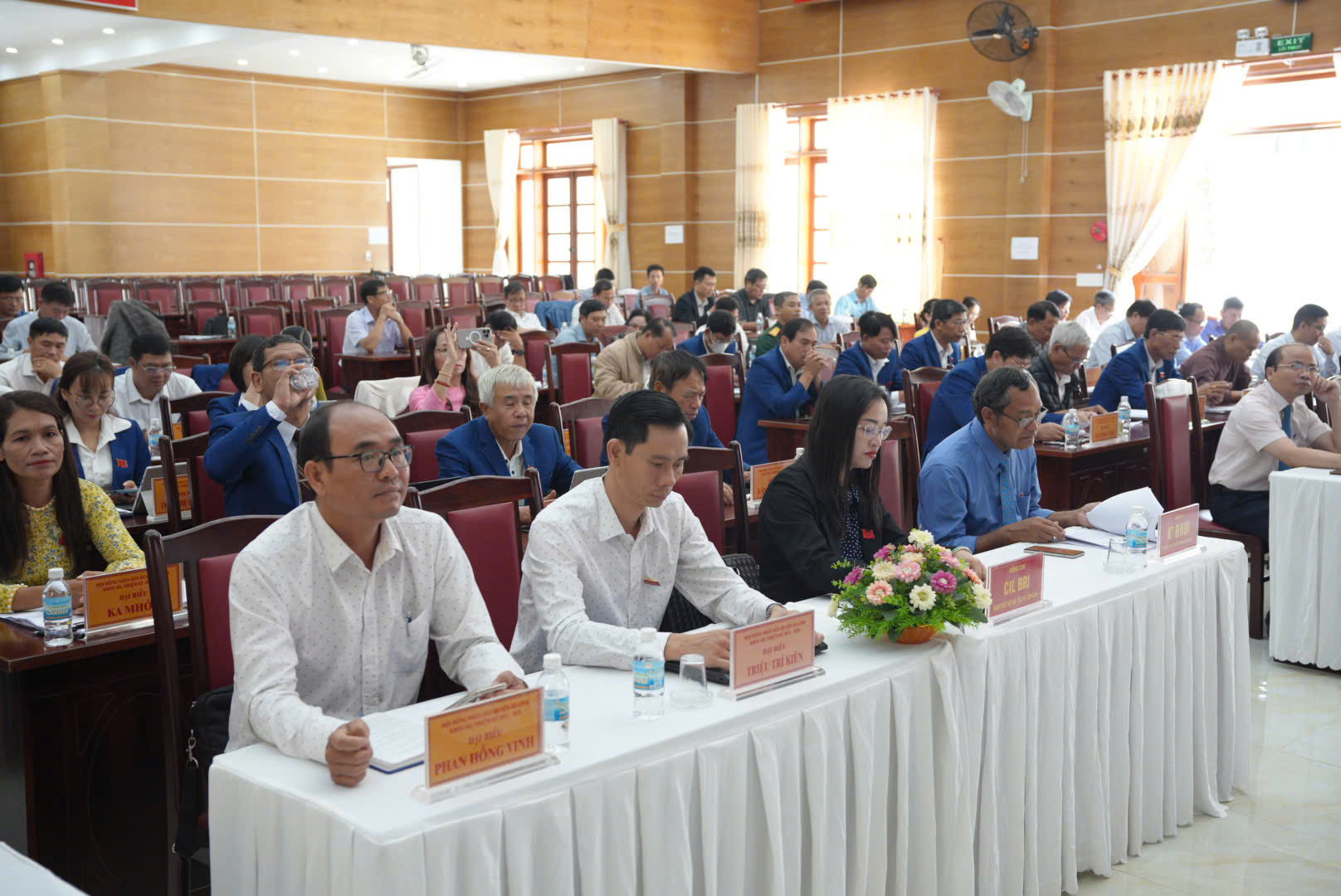 Các đại biểu tham dự Kỳ họp