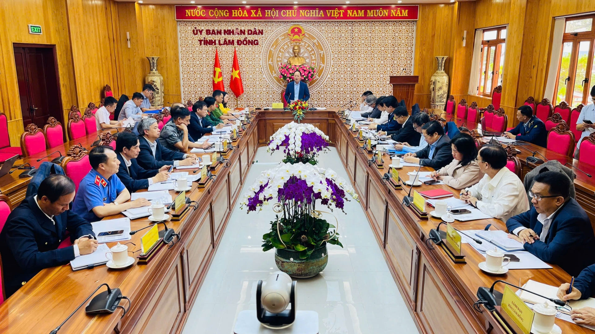 Quang cảnh cuộc họp