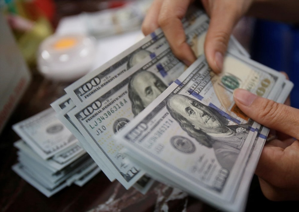 Tỷ giá USD hôm nay 3105 Đồng USD diễn biến trái chiều