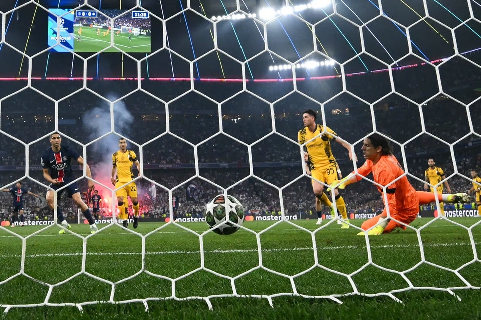 PSG chỉ mất đúng 12 phút để có bàn thắng mở tỷ số. Achraf Hakimi ghi bàn sau tình huống kiến tạo của Désiré Doué. (Nguồn: Getty Images)