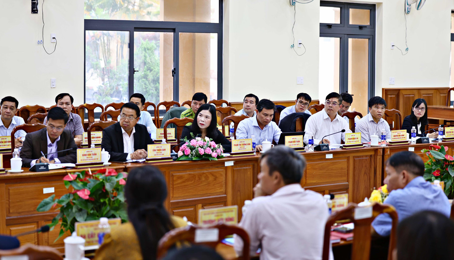 Quanh cảnh buổi làm việc