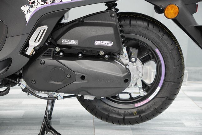 Honda trang bị cho Scoopy Kuromi động cơ xăng SOHC, xy-lanh đơn, 4 thì dung tích 109,5 cc, làm mát bằng không khí. Ảnh: S.T 7.jpg