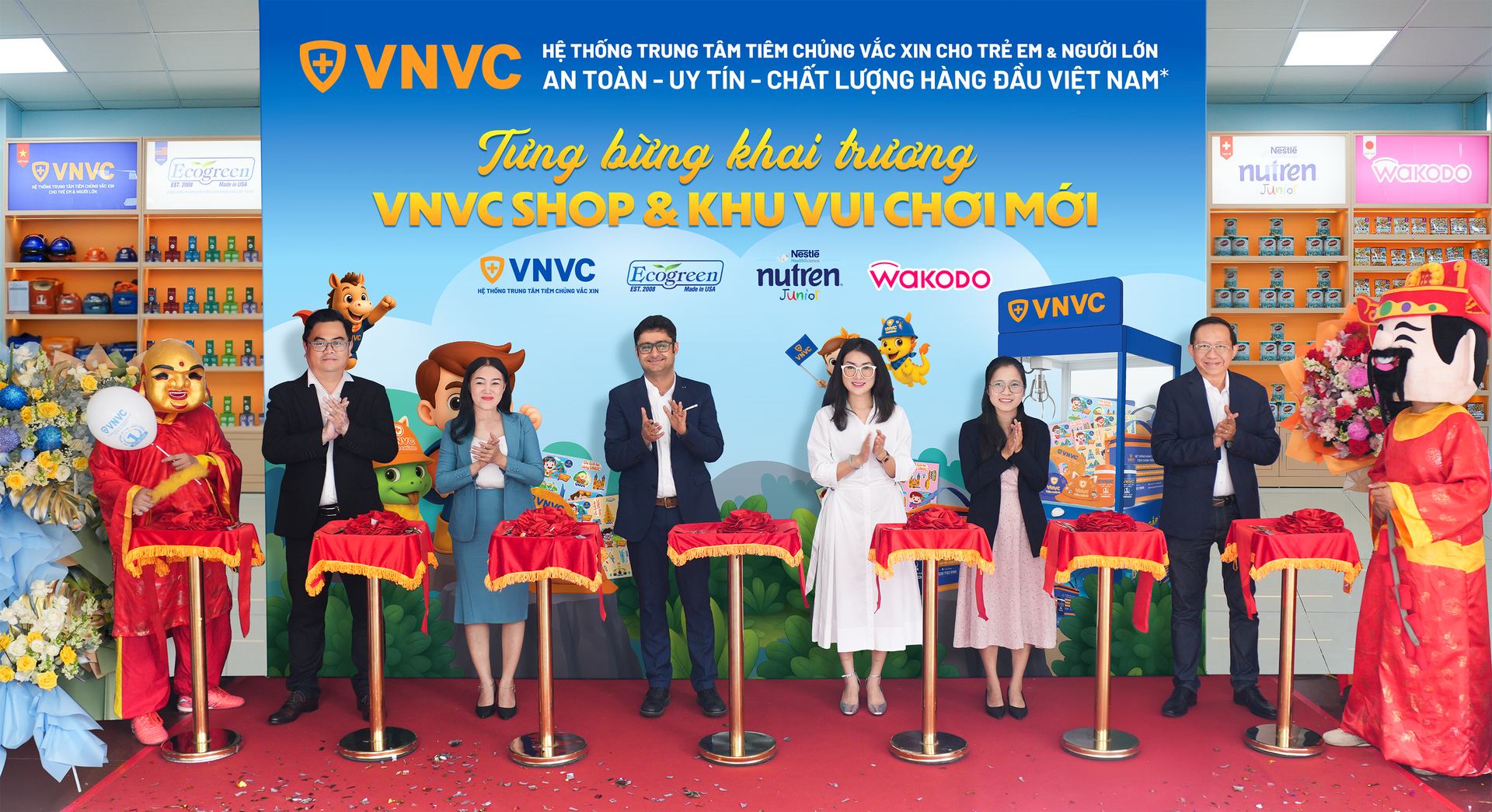 Gian hàng tiện ích nằm trong trung tâm tiêm chủng vắc xin bước đi mới hợp thời của “Ông lớn” ngành tiêm chủng