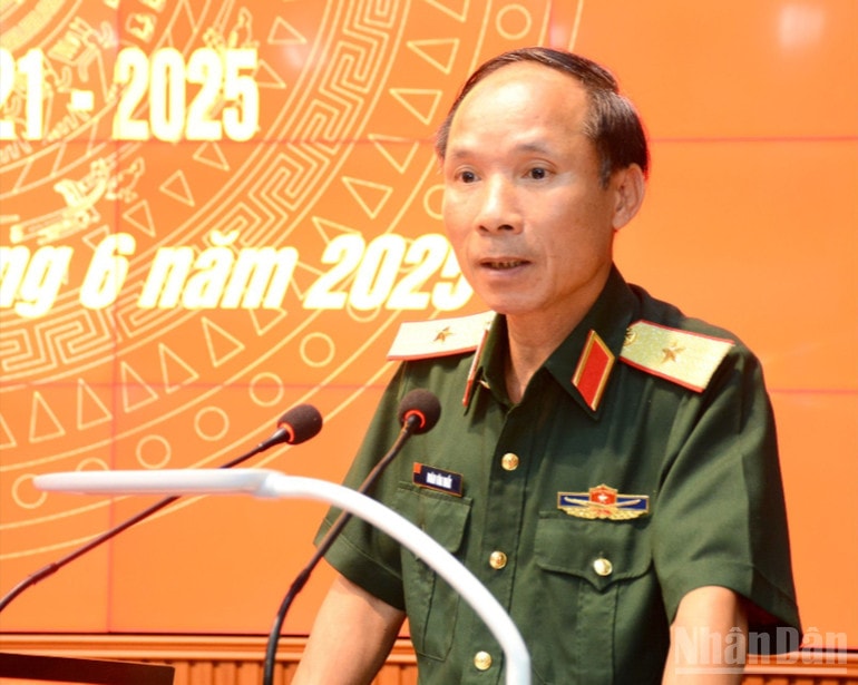 Thiếu tướng Đoàn Văn Nhất đánh giá cao sự quan tâm lãnh đạo, chỉ đạo của Tỉnh ủy, UBND tỉnh, Ban chỉ đạo 515 tỉnh Gia Lai. ndo_br_son-6452-278.jpg
