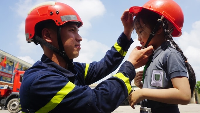 Mục đích thực hiện dân chủ trong công tác phòng cháy, chữa cháy, cứu nạn, cứu hộ để bảo đảm quyền và lợi ích hợp pháp của cơ quan, tổ chức và cá nhân; phát huy quyền làm chủ của nhân dân; huy động cơ quan, tổ chức, hộ gia đình, cá nhân tích cực tham gia công tác phòng cháy, chữa cháy, cứu nạn, cứu hộ theo phương châm: “dân biết, dân bàn, dân làm, dân kiểm tra, dân giám sát, dân thụ hưởng” theo quy định của pháp luật.