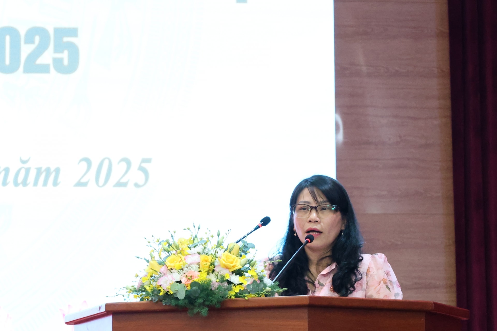 Đại biểu trao đổi ý kiến tại hội nghị