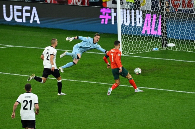 Ronaldo ghi bàn ấn định vào lưới Đội tuyển Đức. ronaldo-0506-2.jpg