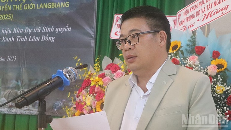 Phó Chủ tịch Ủy ban nhân dân tỉnh Lâm Đồng Nguyễn Ngọc Phúc, Trưởng Ban quản lý Khu dự trữ sinh quyển thế giới Langbiang phát biểu tại hội thảo. ndo_br_img-7611.jpg