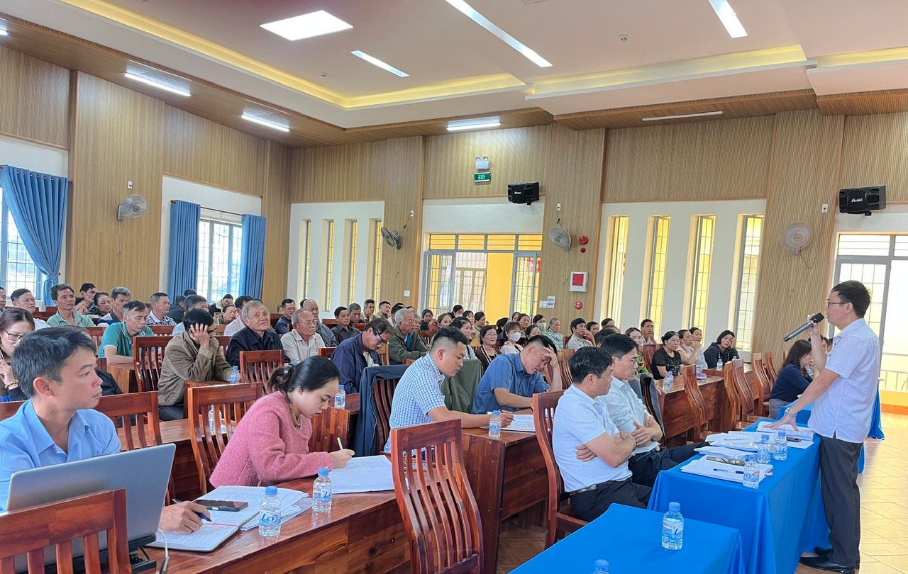 Đông đảo người dân thuộc diện thu hồi đất phục vụ Dự án cao tốc Bảo Lộc - Liên Khương tham gia hội nghị