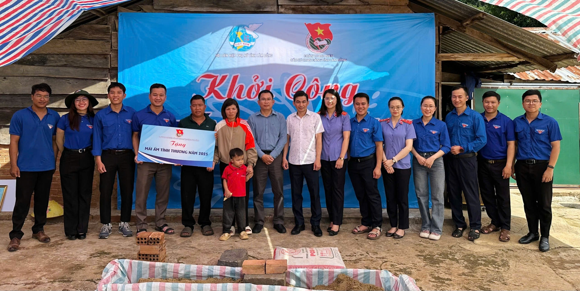 Đoàn Các cơ quan Đảng tỉnh Lâm Đồng phối hợp với Huyện Đoàn tổ chức khởi công xây dựng công trình thanh niên “Mái ấm tình thương” cho gia đình ông Phạm Khắc Quân