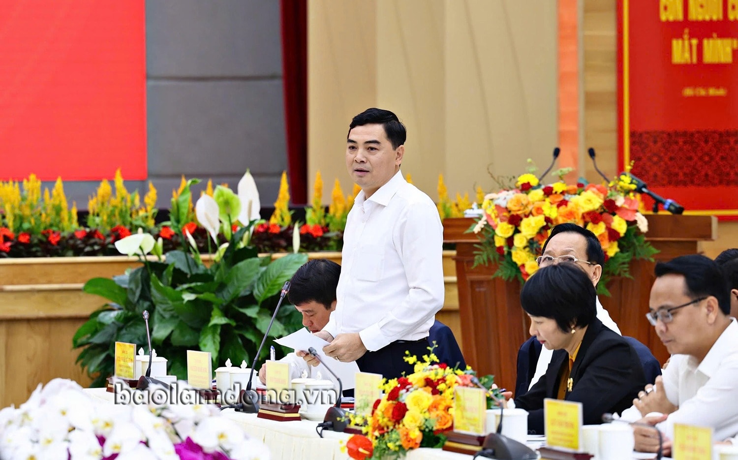 Đồng chí Nguyễn Hoài Anh - Ủy viên Dự khuyết Trung ương Đảng, Bí thư Tỉnh ủy Bình Thuận phát biểu tại buổi làm việc. Ảnh: Báo Lâm Đồng