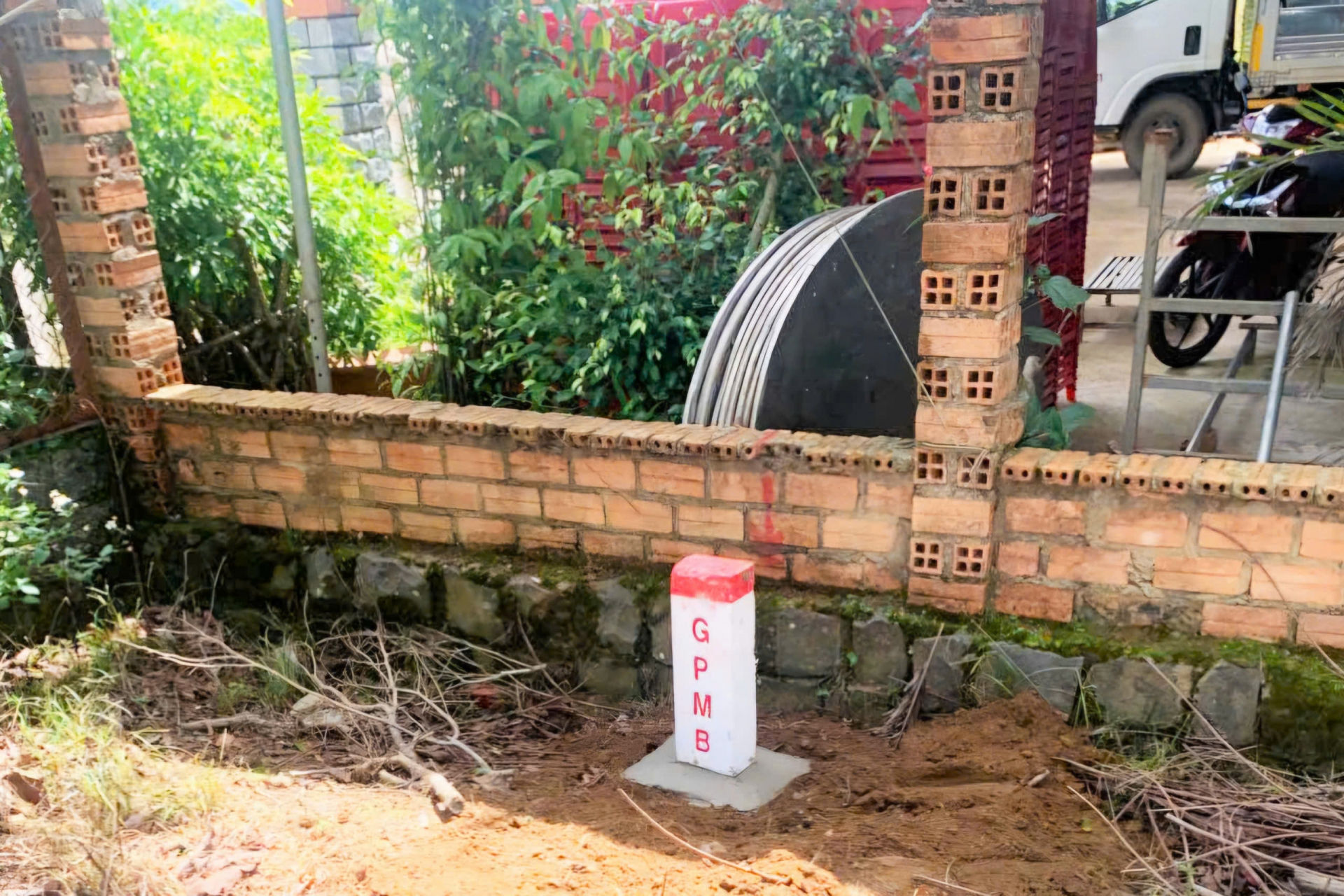Cột mốc giải phóng mặt bằng thu hồi đất phục vụ Dự án cao tốc Bảo Lộc - Liên Khương tại xã Lộc An