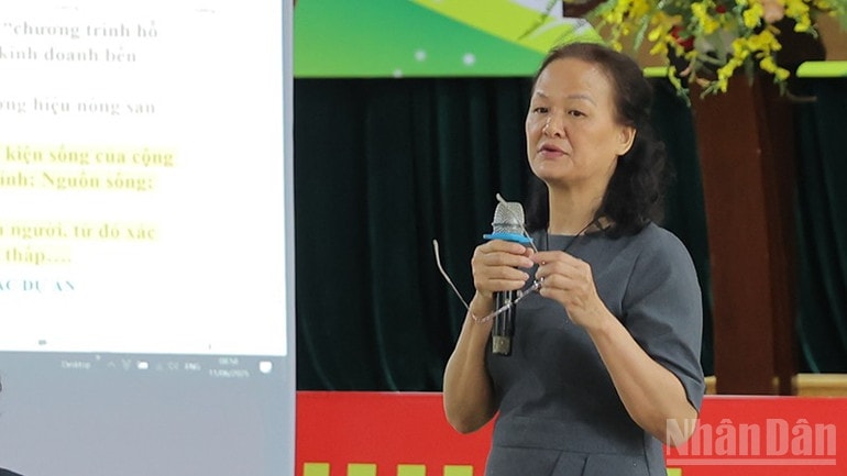 Chuyên gia Nguyễn Thị Bích Hường – Trưởng Ban Thông tin và Truyền thông Hiệp hội Doanh nghiệp nhỏ và vừa Việt Nam phát biểu tại hội thảo. ndo_br_v.jpg
