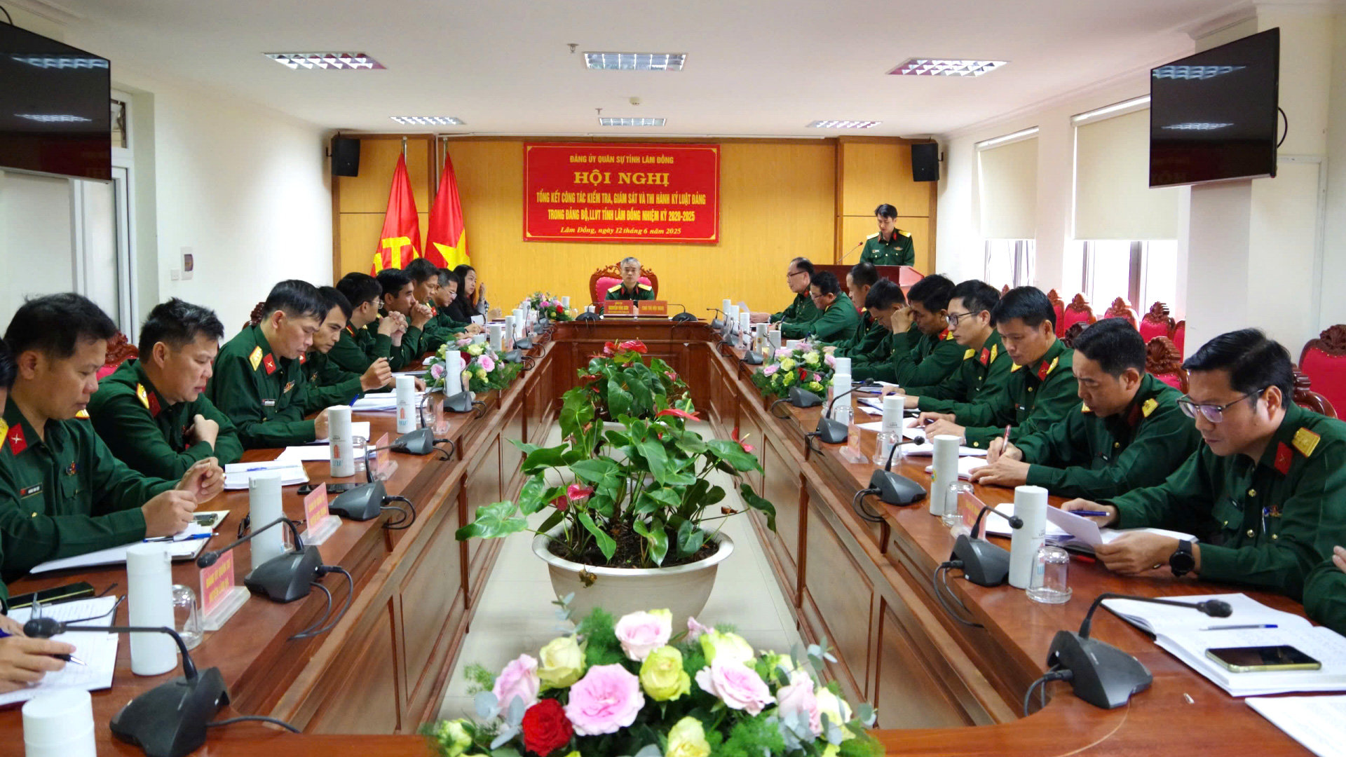 Các đại biểu tham dự hội nghị