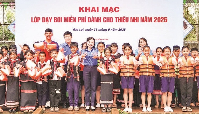 Lớp dạy bơi miễn phí. soi-noi-33.jpg