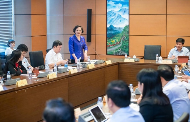 Đề nghị hướng dẫn cụ thể khi sắp xếp, sáp nhập các địa phương có đặc thù riêng biệt; gỡ vướng trong việc bổ nhiệm nhân sự quản lý y tế, giáo dục- Ảnh 2. Đề nghị hướng dẫn cụ thể khi sắp xếp, sáp nhập các địa phương có đặc thù riêng biệt; gỡ vướng trong việc bổ nhiệm nhân sự quản lý y tế, giáo dục- Ảnh 2.