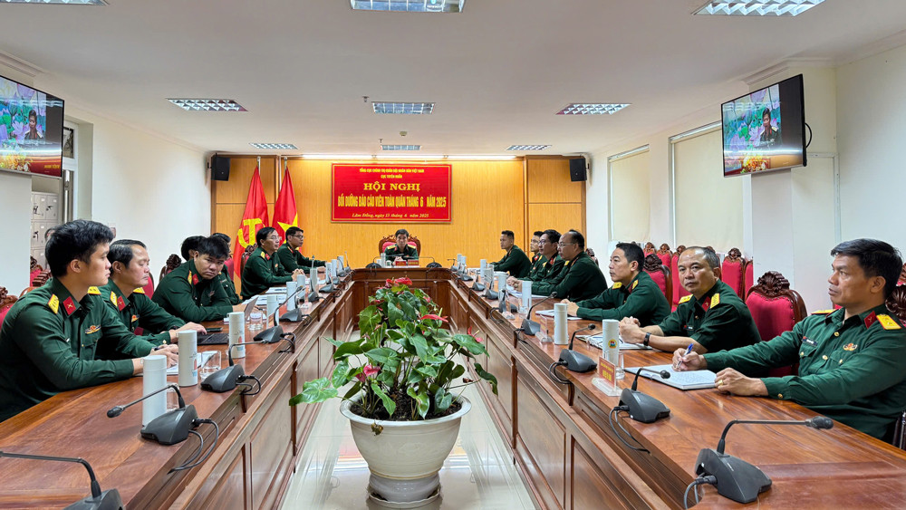 Các đại biểu tham dự Hội nghị tại điểm cầu Bộ CHQS tỉnh Lâm Đồng