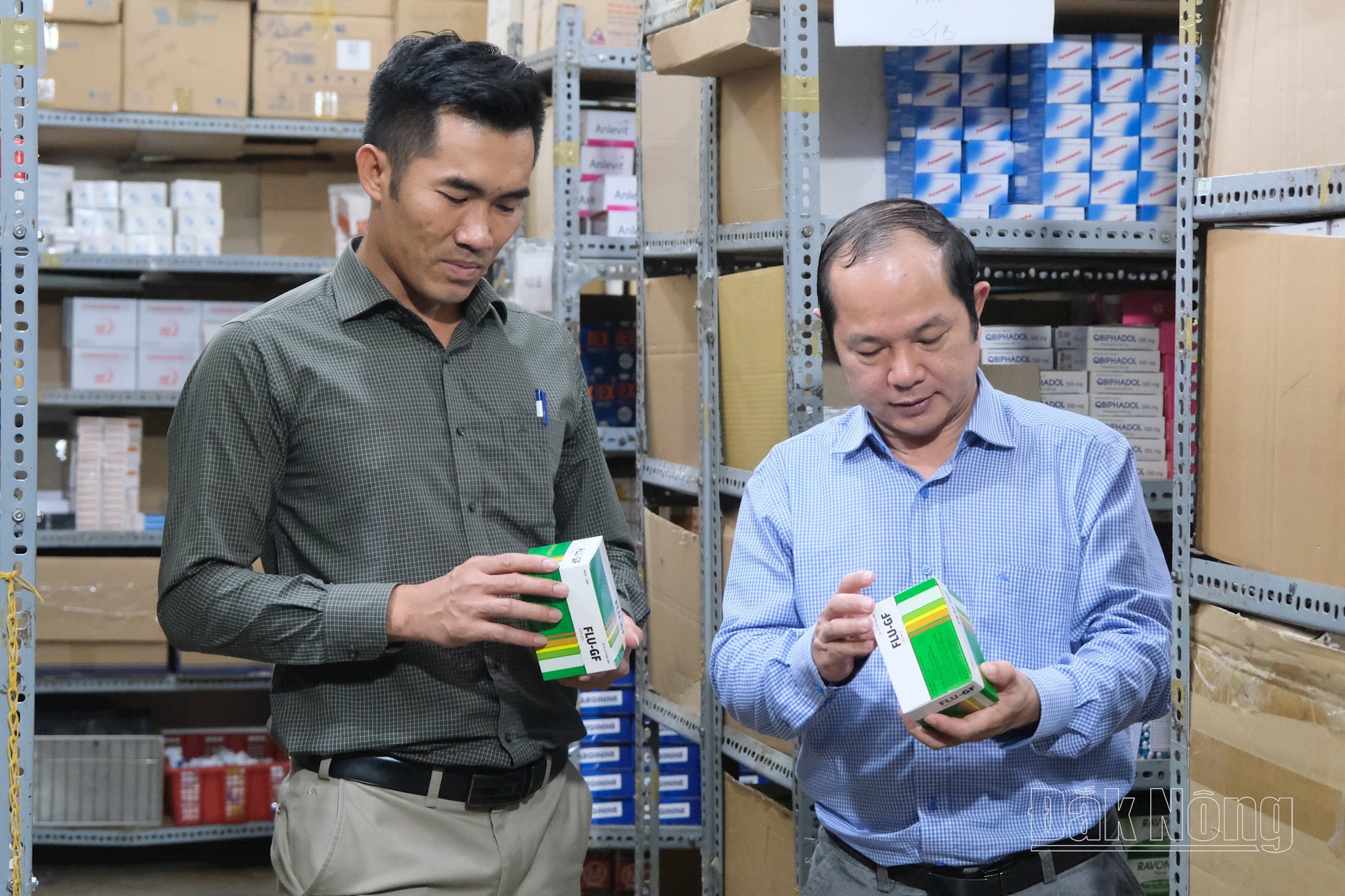 Kiểm tra bao bì các hộp thuốc bằng cảm quan