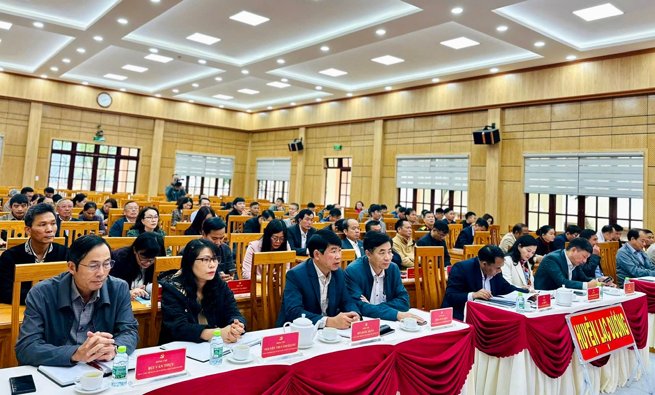 Hội nghị được kết nối đến điểm cầu các huyện ủy, thành ủy trong toàn tỉnh