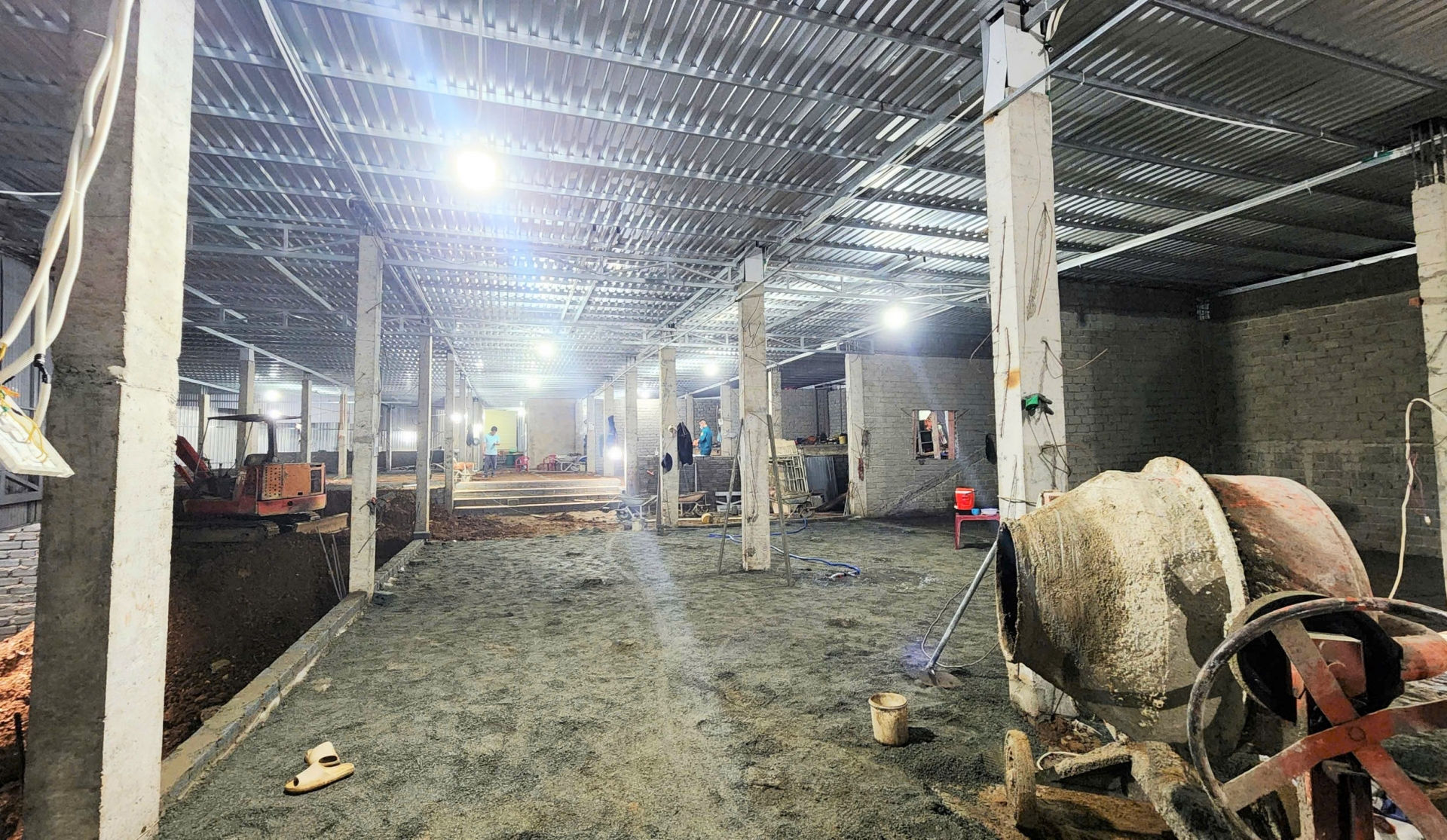 Tại công trình này có khoảng hơn 40 trụ bê tông đã được 
