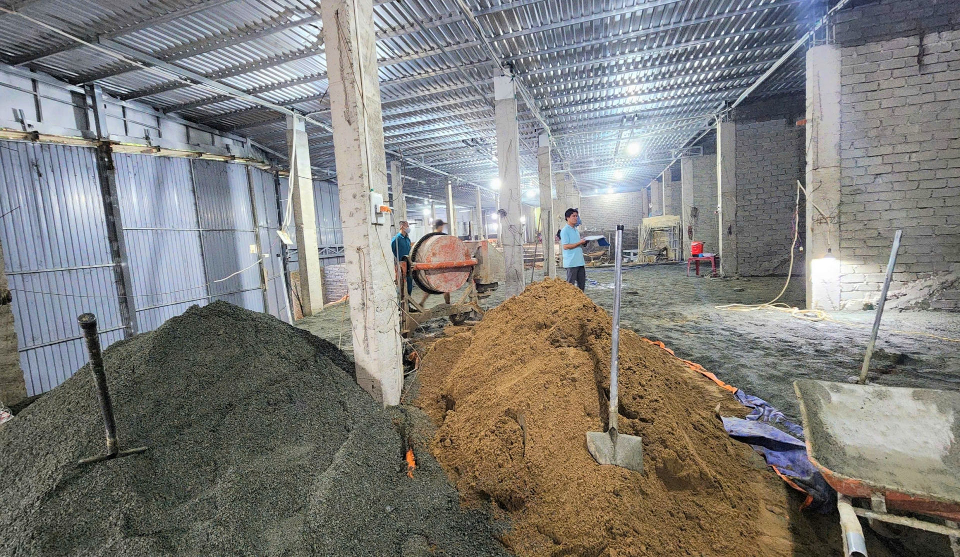 Bên trong Công trình có quy mô rộng hàng trăm mét vuông xây dựng không phép trên đèo Bảo Lộc