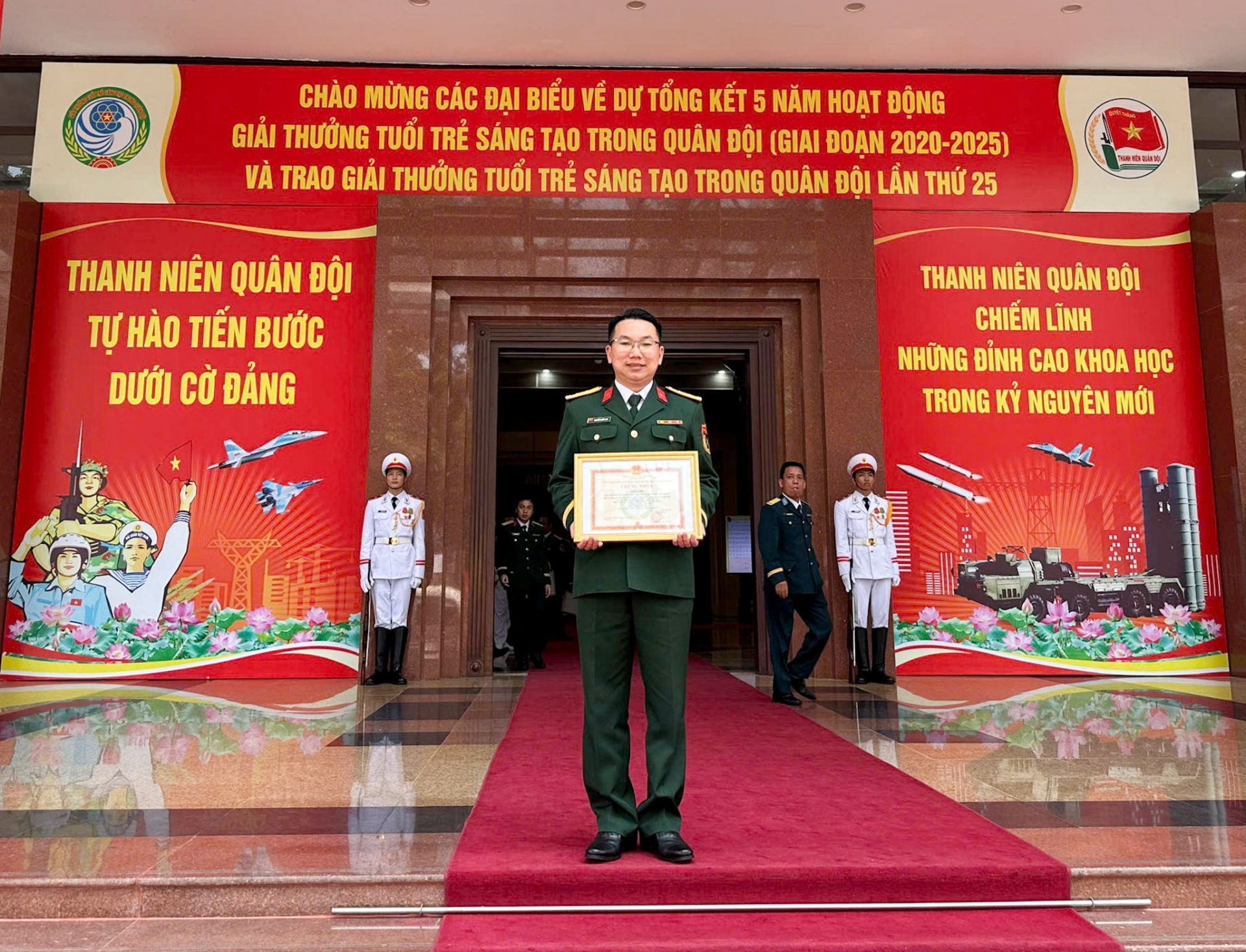 Tác giả đoạt giải Nhì 